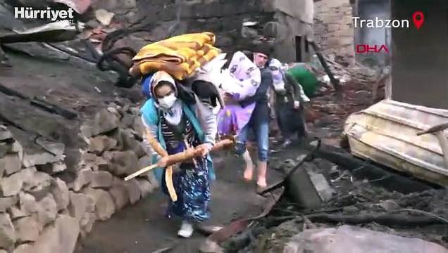 Araklı'da 7 evin yandığı yangının ardından aileler, enkazda eşyalarını aradı