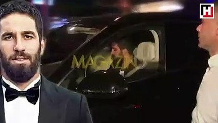 Arda Turan Bebek'te bacağında atel ile görüntülendi