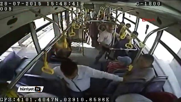 Otobüsten iner inmez araç çarptı