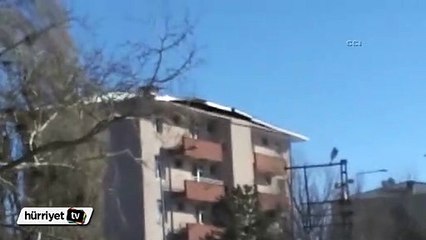Ardahan’da fırtına askeri lojmanların çatısını böyle uçurdu