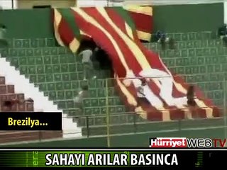 FUTBOLCULARA ARILAR BÖYLE SALDIRDI