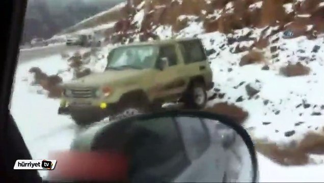 Suudi Arabistan’da çöle kar yağdı