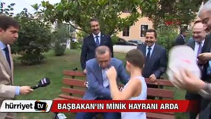 Başbakan, kendisini balkondan destekleyen minik Arda'yı unutmadı