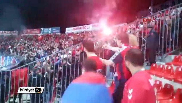 Arnavut taraftarların Türk bayrağı açması Ermeni taraftarları çıldırttı