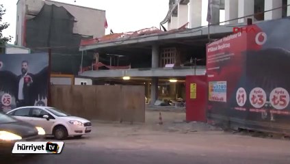 Vodafone Arena'da çatı iskelesi çöktü