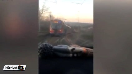 Trenin arkasına tutunup ölümüne yolculuk yaptı