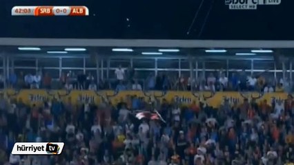Sırbistan-Arnavutluk maçında bayrak krizi
