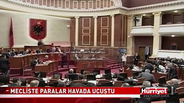 ARNAVUTLUK BAŞBAKANININ AĞZINI AÇIK BIRAKAN PROTESTO