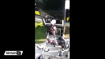 Metrobüs asansöründe iki saat