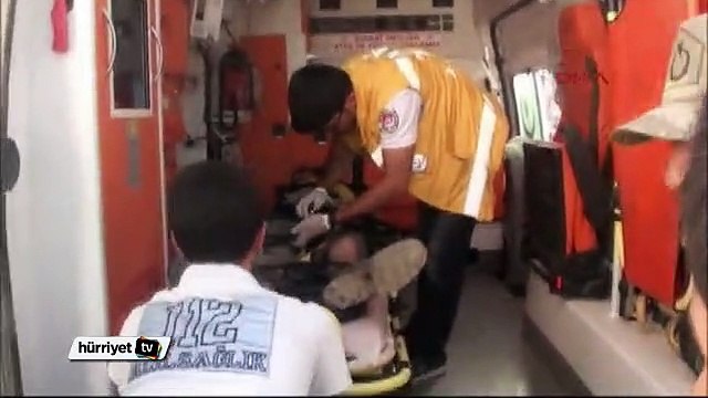 Başkale'de askeri araç devrildi: 2 asker yaralı