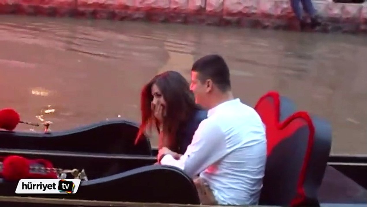 Çılgın aşıktan romantik evlilik teklifi