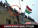 KÜRT BAYRAĞIYLA ASKERİ BİNAYI İŞGAL ETTİLER