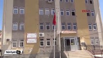 Sağlık merkezi'ndeki Türk Bayrağı'nı indirip PKK flaması astılar