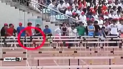 Çinli atlet engel tanımadan koştu