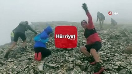 Uludağ'da fırtınaya yakalanan atletlerin zor anları