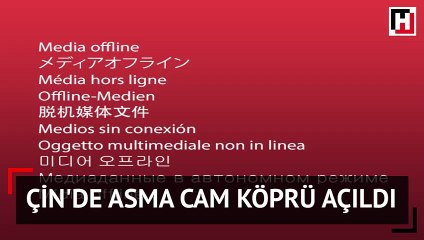 Çin’de asma cam köprü açıldı