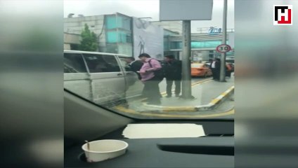 Atatürk Havalimanı’nda UBER aracına saldırı kamerada