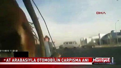 AT ARABASIYLA OTOMOBİLİN ÇARPIŞMA ANI KAMERADA