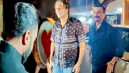 शिल्पा शेट्टी के नाम की छलनी से मुँह छिपाकर करवा चौथ सेलिब्रेट करने पहुंचे राज कुंद्रा