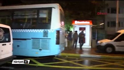 ATM'yi soydular, banka görevlilerini fark edince parayı bırakıp kaçtılar