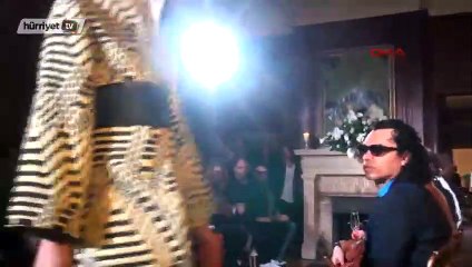 Paris Büyükelçiliğinde Atıl Kutoğlu defilesi