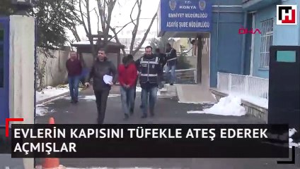 Evlerin kapısını, tüfekle ateş ederek açmışlar