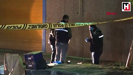 Yoldan geçene ateş edip, kendini vurdu