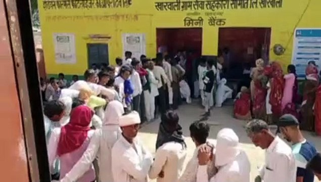 डीएपी खाद की किल्लत बरकरार, पुलिस की सुरक्षा में हो रहा वितरण