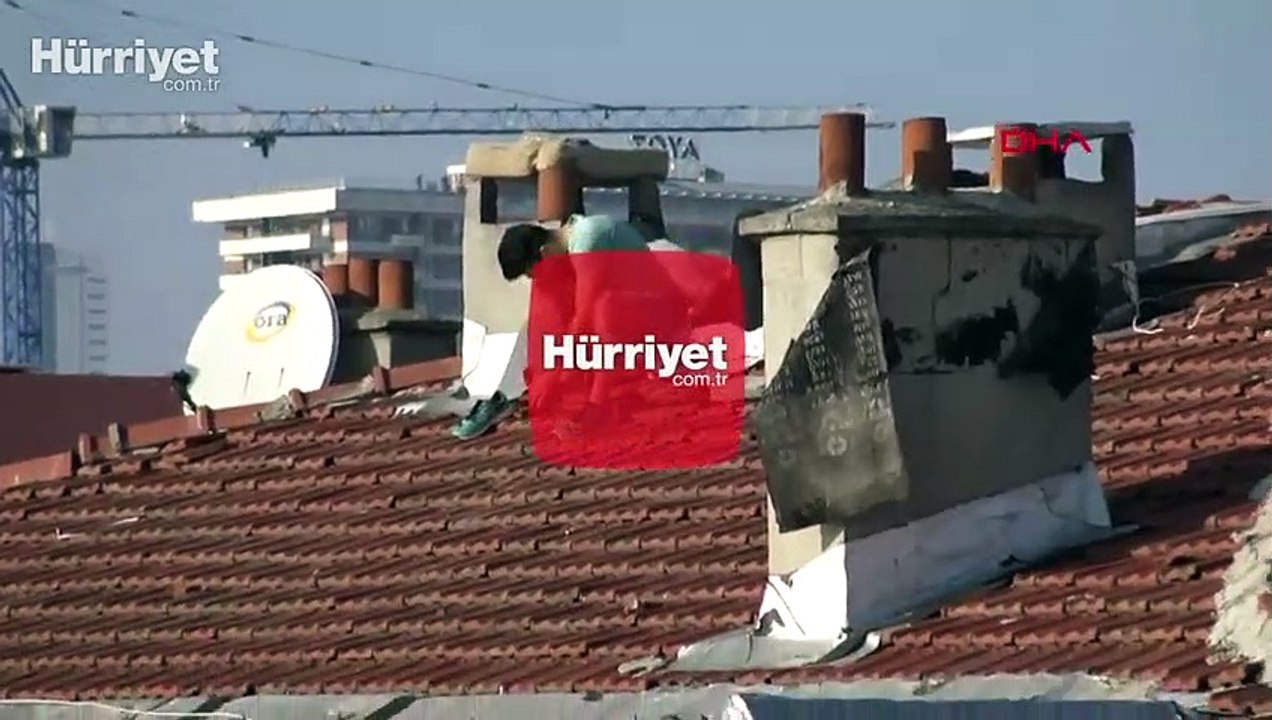 Sokağa çıkma yasağında çatıya çıktılar!