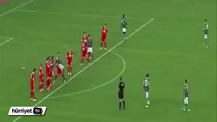 Gianmario Comi rakibini ısırdı