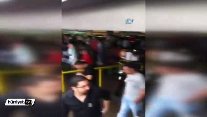 AVM'nin depo çatısı çöktü  İki yaralı