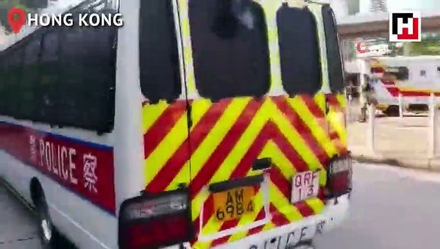 Hong Kong’da göstericiler AVM’yi bastı