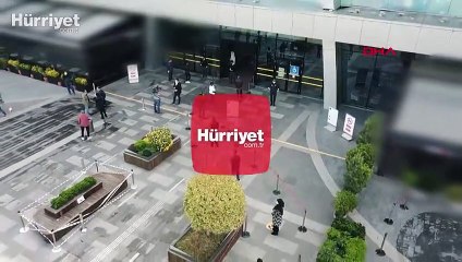 Esenyurt'taki AVM'nin önünde bugün de aynı manzara