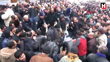 Suriyelilerin Avrupa'ya gönderileceği söylentisi izdihama neden oldu