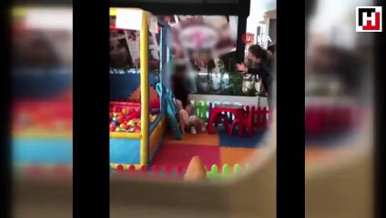 Eşinin başına silah dayayarak rehin aldı