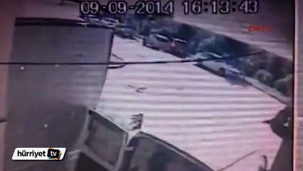 Otomobilden çantayı böyle çaldılar!