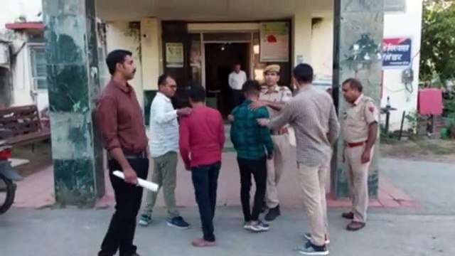 तस्करी का नया तरीका, बजा ढोल तो खुल गई तस्करों की पोल