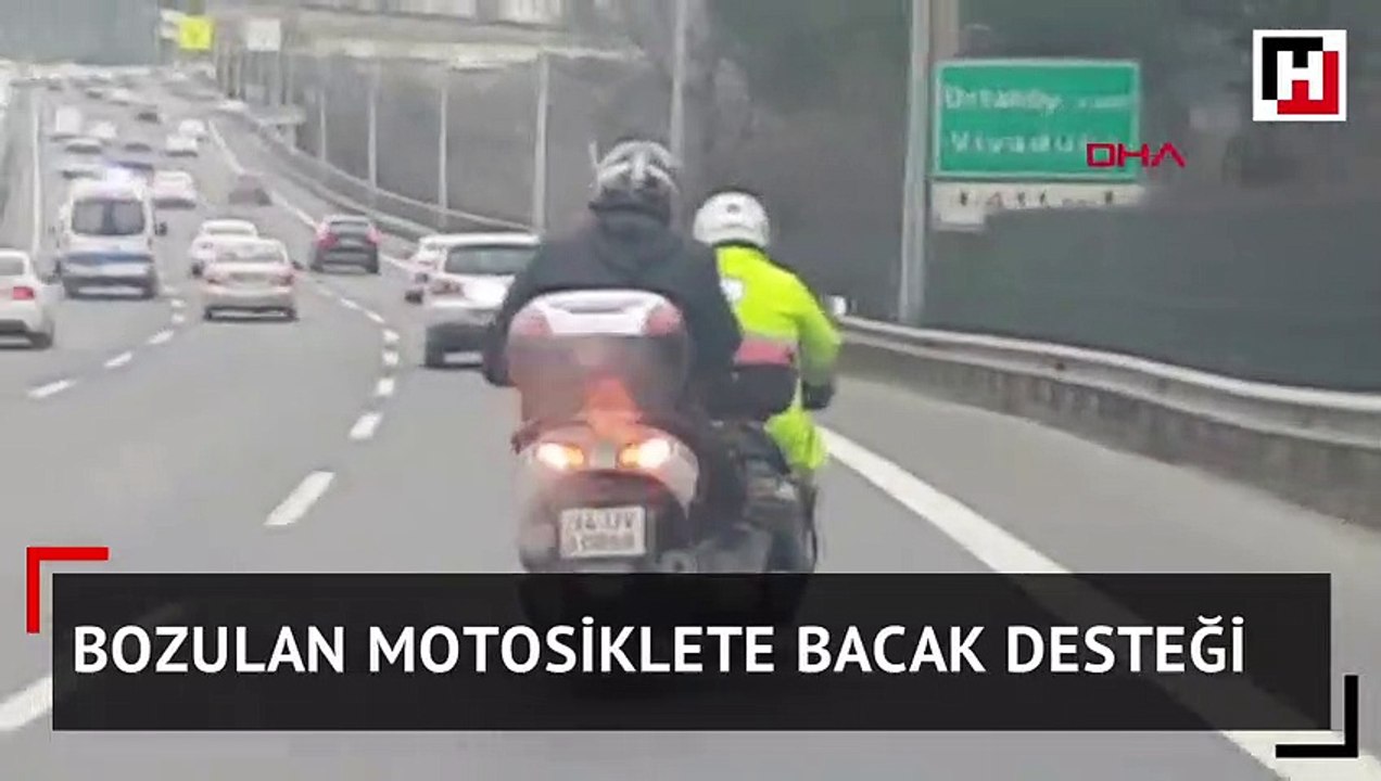 Bozulan motosiklete bacak desteği