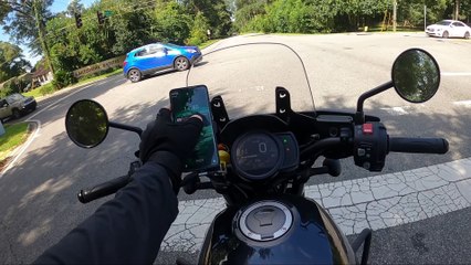 Le motocycliste est invisible pour les voitures qui tournent - Buzz Buddy