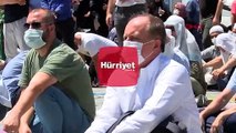 CHP'li Muharrem İnce namazını Ayasofya Camii yakınındaki meydanda kıldı