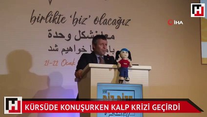 Kürsüde konuşurken kalp krizi geçirdi