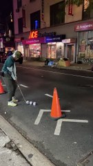 Reportage du 2022 Greenwich Village Trash Heap International - Buzz Buddy