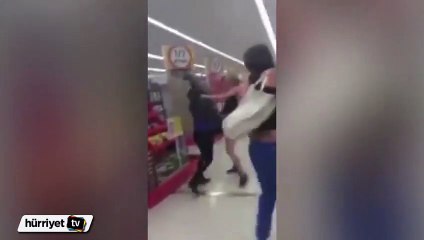 Marketteki iki kızın yumruk yumruğa kavgası