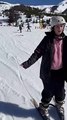Un skieur perd le contrôle et entre en collision avec un autre skieur - Buzz Buddy