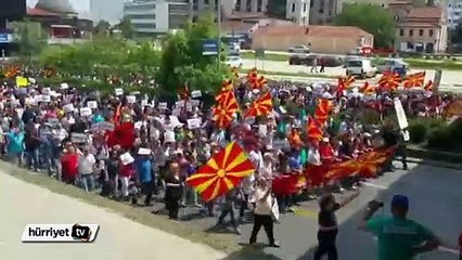 Üsküp'te 100 bini aşkın kişi başbakanlık binasına yürüdü