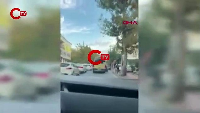 GÜNGÖREN'DE MİNİBÜS KAPISINDAN SARKARAK YOLCULUK