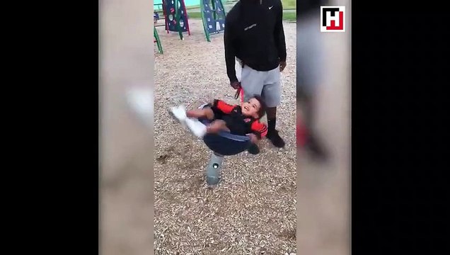 Babasını gülme krizine sokan ufaklık!