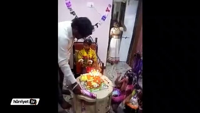 Çocuğunun doğum günü kutlamasını abartan baba