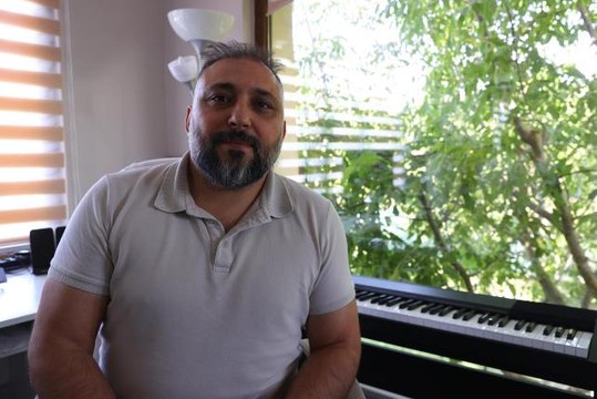 Türk akademisyenler Katar'da Neşet Ertaş türkülerini seslendirdi