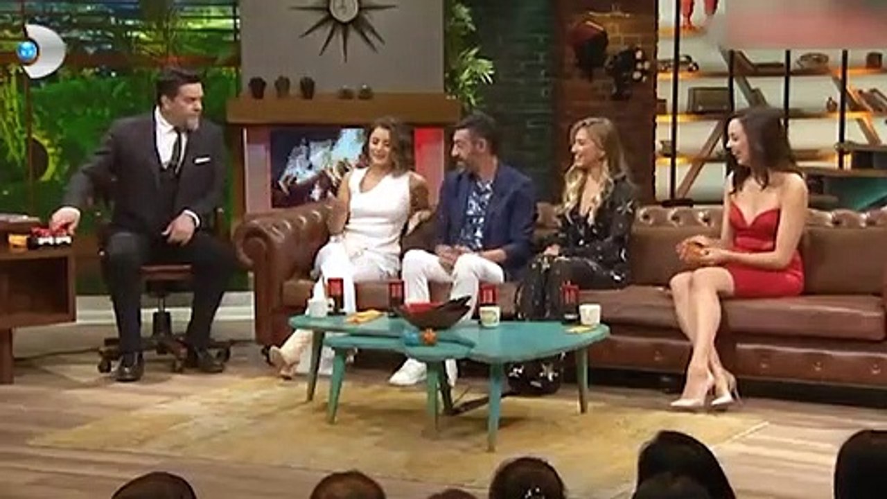 Azra Akın'dan salsa şov!